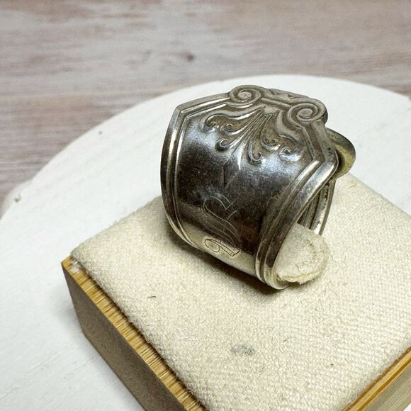 Vintage Spoon Handle Ring Etched Initial Monogram S Size 4 Silver Tone - Picture 3 of 15